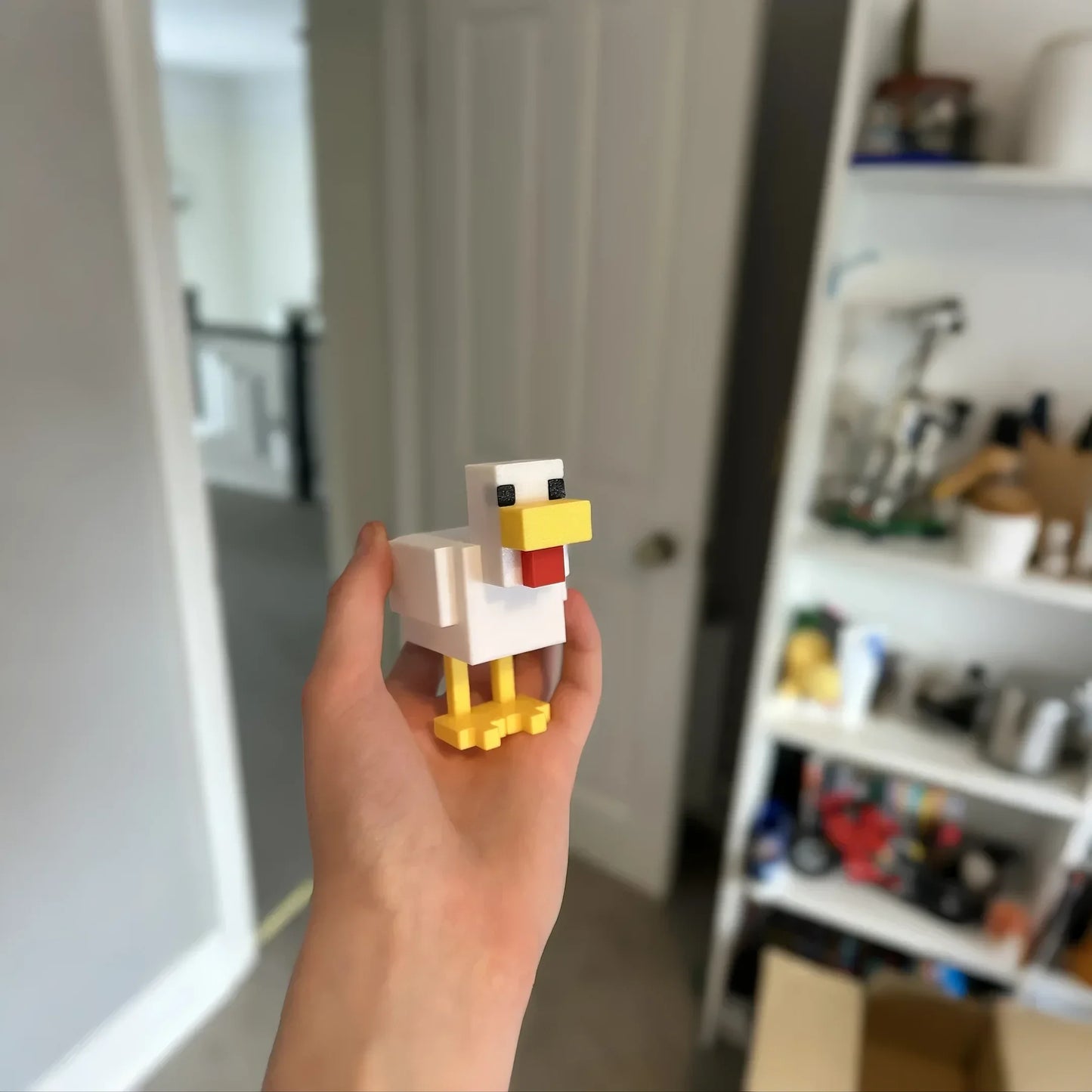 Statue YourLab “Pixel Chicken” – Sculpture Animale Pixélisée pour Déco Geek