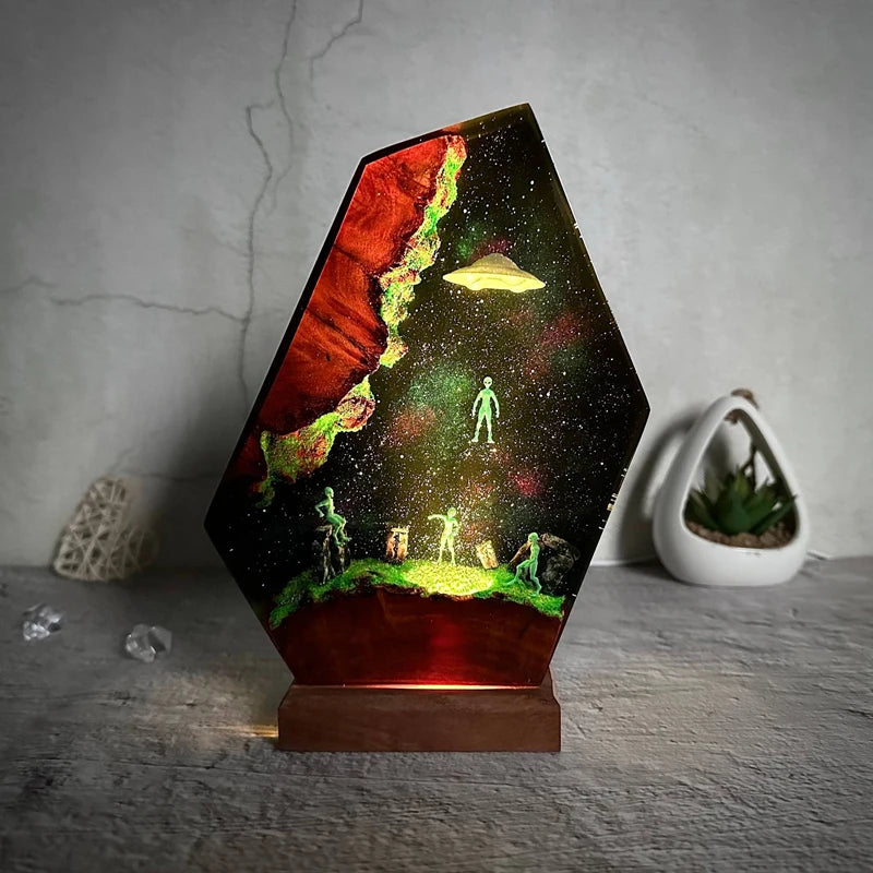 Lampe YourLab “Extraterrestrial Landing” – Sculpture Résine & LED UFO