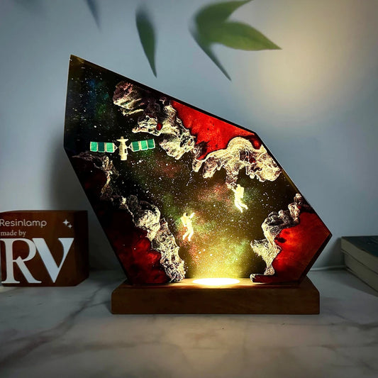Lampe YourLab “Universe Explore” – Sculpture Résine Astronaute & LED USB